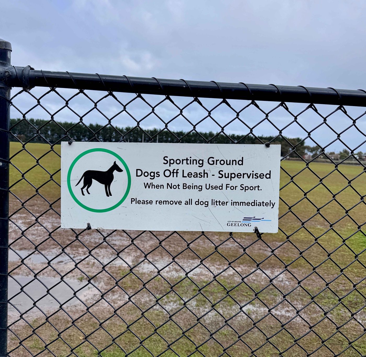Council signage confirming off-leash access when not in use for sport