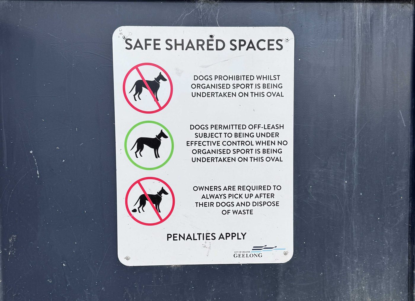 Council signage showing off-leash rules at Sovereign Drive Reserve
