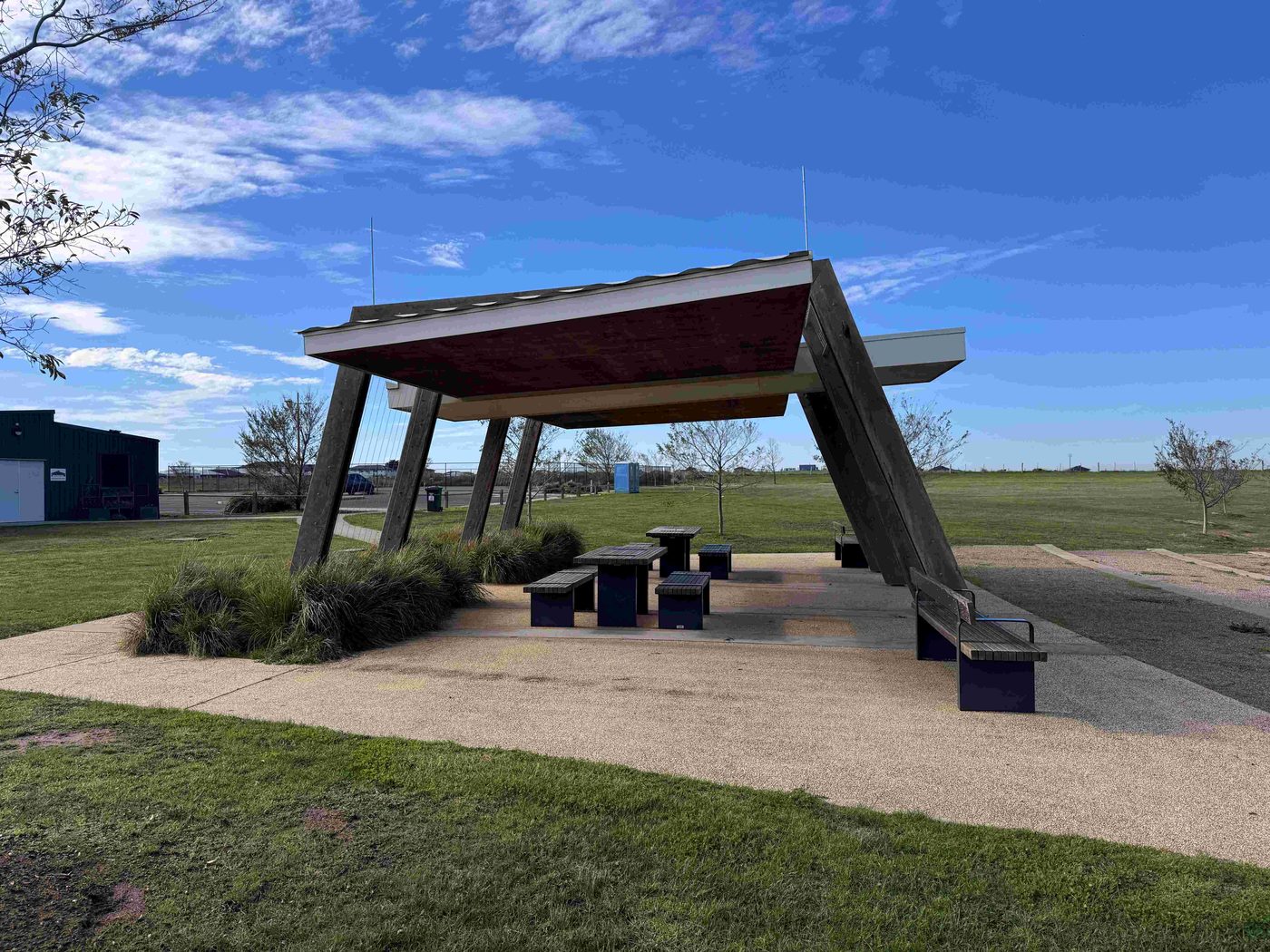 Picnic shelter and seating at Sovereign Drive Reserve