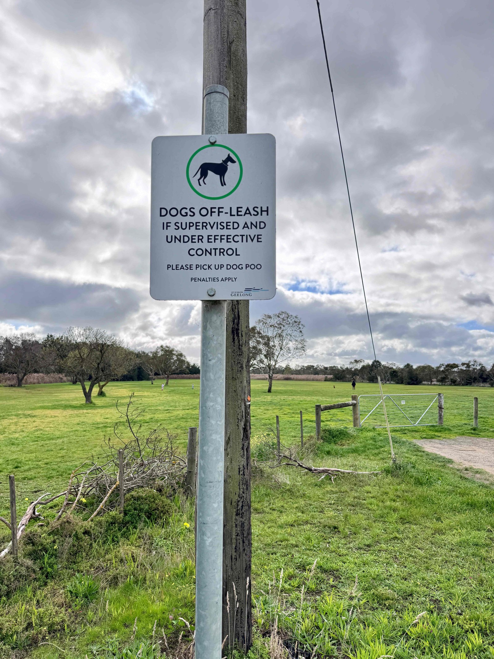 Off-leash signage at Woolscour Lane, Marshall